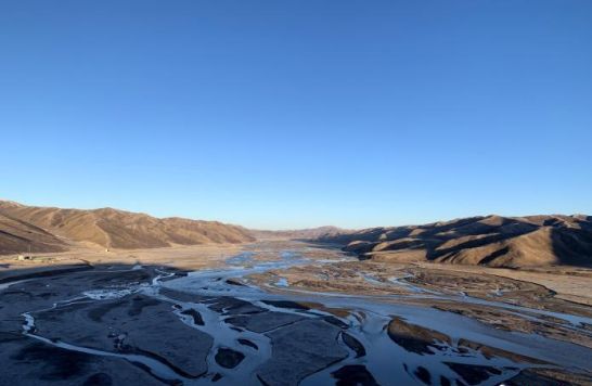 圖為三江源腹地，黃河流經(jīng)達(dá)日縣。（資料圖） 孫睿 攝 　　