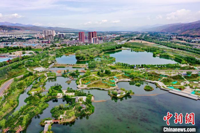 西北城市西寧立生態(tài)文明高地新典范：“一城山水、百園千姿”