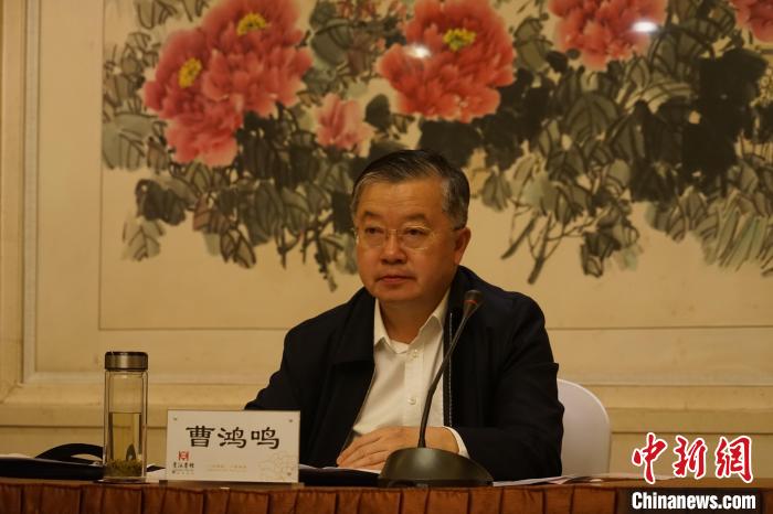 圖為全國人大常委會委員、全國人大華僑委員會副主任委員、致公黨中央副主席曹鴻鳴講話?！∨擞隄?攝