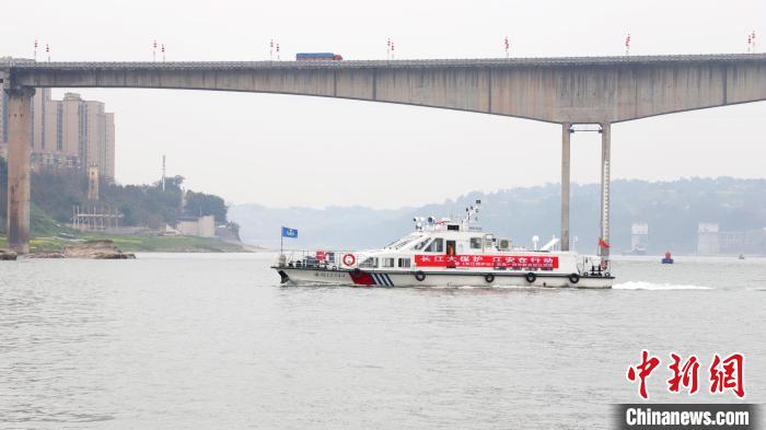 聯(lián)合巡江守護(hù)活動(dòng)現(xiàn)場。　江安縣融媒體中心 攝