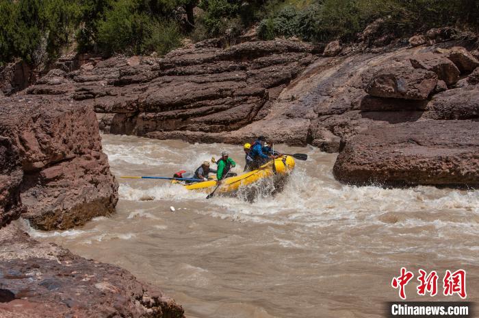 圖為瀾滄江生態(tài)漂流?！憸娼雌饔邢薰竟﹫D