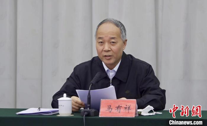 圖為農(nóng)業(yè)農(nóng)村部副部長馬有祥在部省共同打造青海綠色有機(jī)農(nóng)畜產(chǎn)品輸出地推進(jìn)會議上講話?！±罱瓕?攝