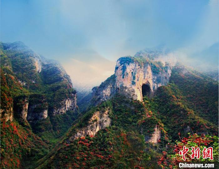 萬源魚泉地標(biāo)。　朱平安 攝