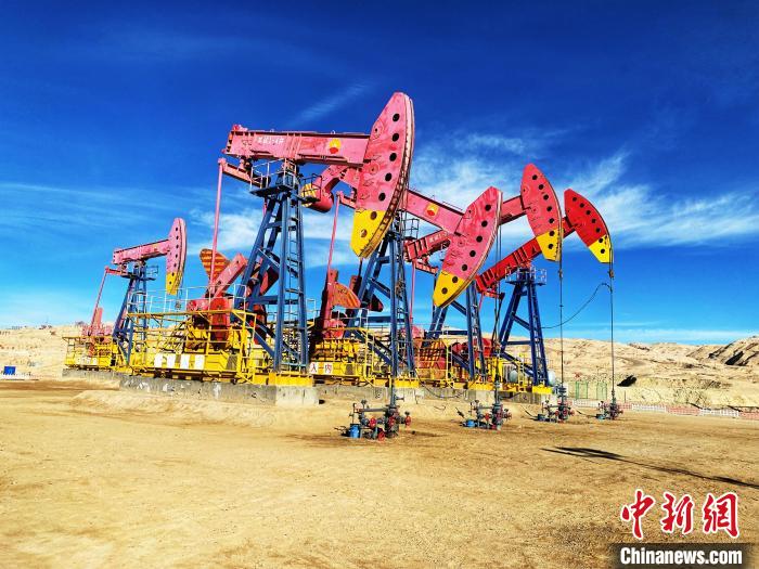 圖為青海油田采油基地。　孫睿 攝