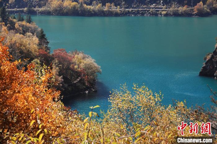 松坪溝風(fēng)光?！⑼?攝