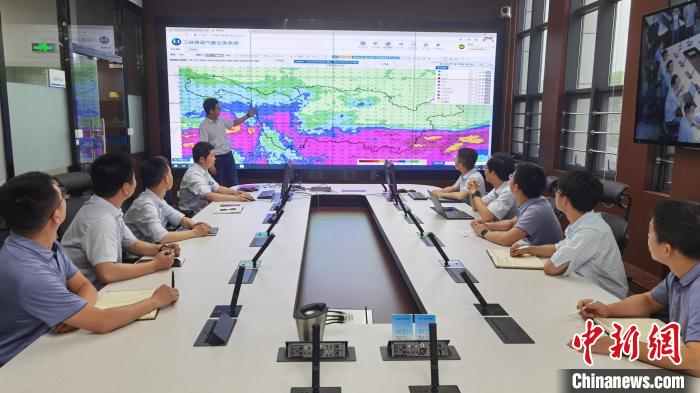 三峽梯調(diào)開展聯(lián)合會商。(資料圖) 莫祖鳳 攝