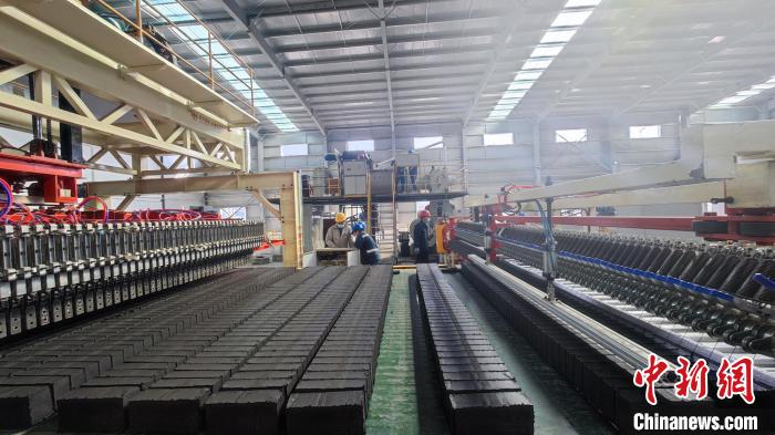 圖為張掖市宏能煤業(yè)有限公司煤矸石綜合利用項目現(xiàn)場。(資料圖) 錢大偉 攝