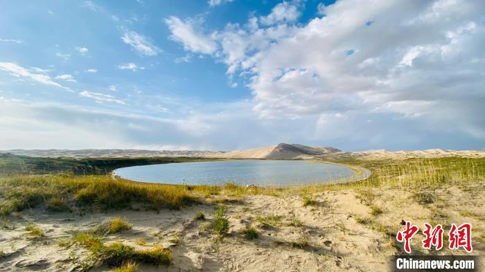 圖為青海湖沙島風光?！±罱瓕?攝