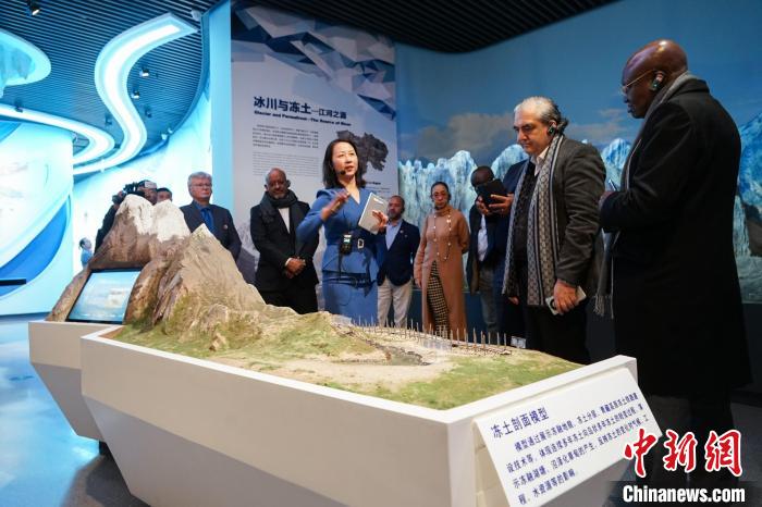 多國(guó)駐華使節(jié)參訪博物館以“小窗口”了解“大美”青海