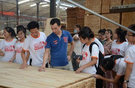 大學生社會主義核心價值觀藝術(shù)化宣講走進革命老區(qū) 大學生社會主義核心價值觀藝術(shù)化宣講走進革命老區(qū)