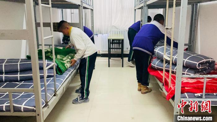 青?，敹嗟卣馂?zāi)后重建見聞：從帳篷教室到分區(qū)上課