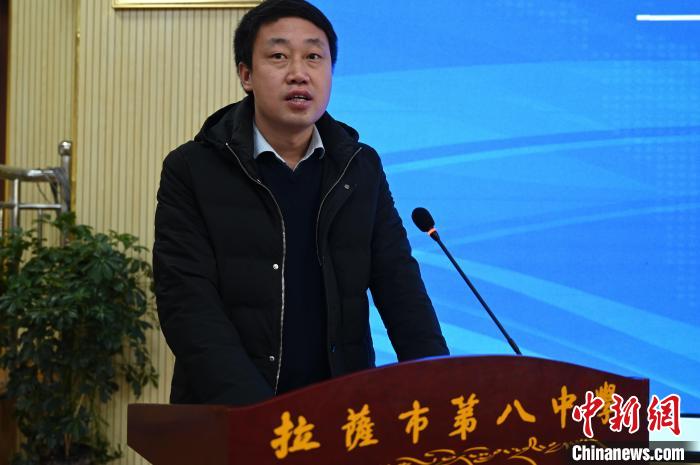 圖為城關區(qū)委副書記、區(qū)委教育工作領導小組組長汪鋒致辭?！≮w朗 攝