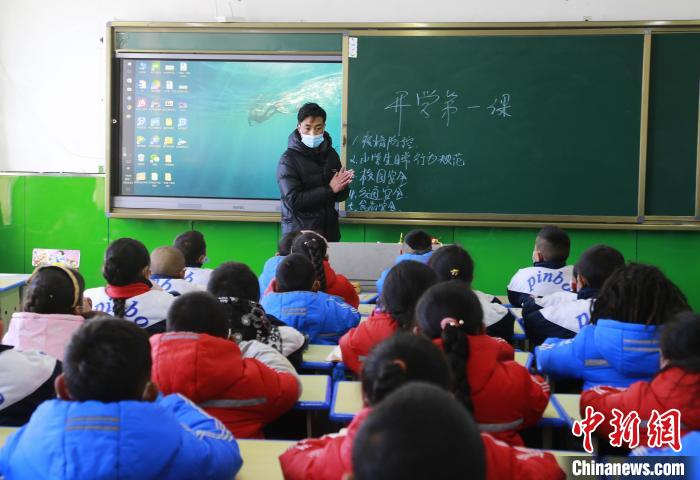 圖為學(xué)生正在上課?！●R銘言 攝