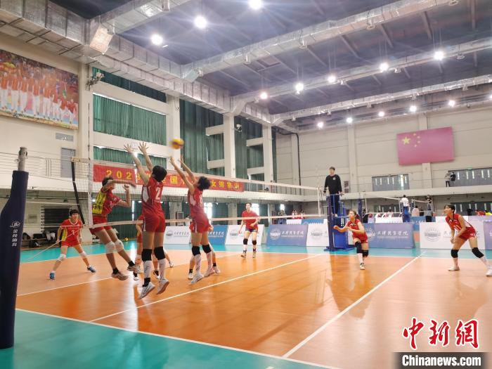 圖為全國青少年女排在天津進(jìn)行集訓(xùn)。　天津體育學(xué)院供圖