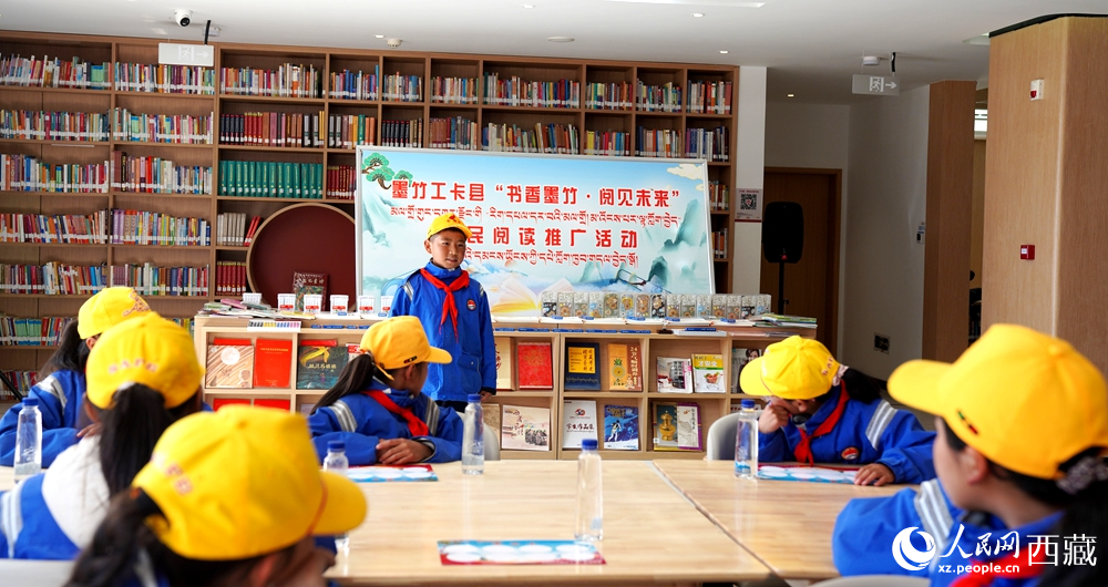 學(xué)生開展閱讀推廣活動(dòng)。人民網(wǎng)記者 吳雨仁攝