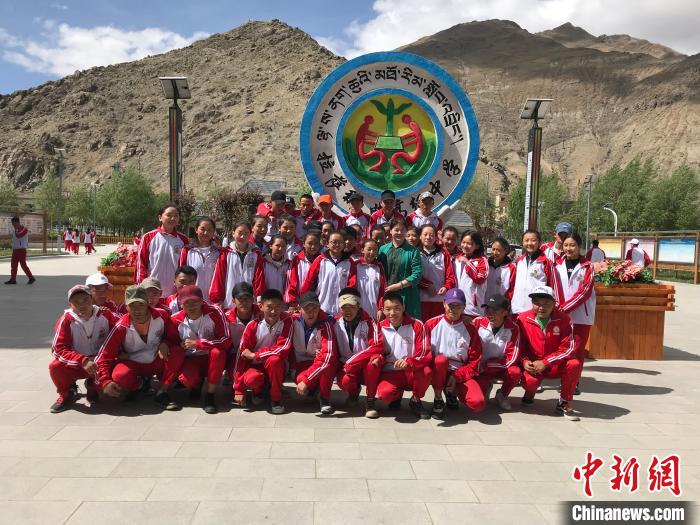 杭州學(xué)軍中學(xué)校長(zhǎng)陳萍:脫貧攻堅(jiān)教育須先行