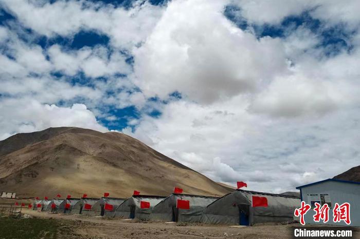 圖為西藏康馬縣的高原溫室大棚?！⒔ㄜ?攝