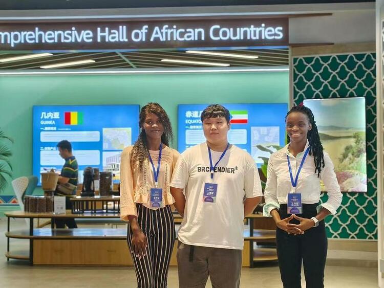 遇見中國(guó)|赤道幾內(nèi)亞的姑娘娜緹:“來(lái)中國(guó)學(xué)習(xí)是我一直以來(lái)的夢(mèng)想”