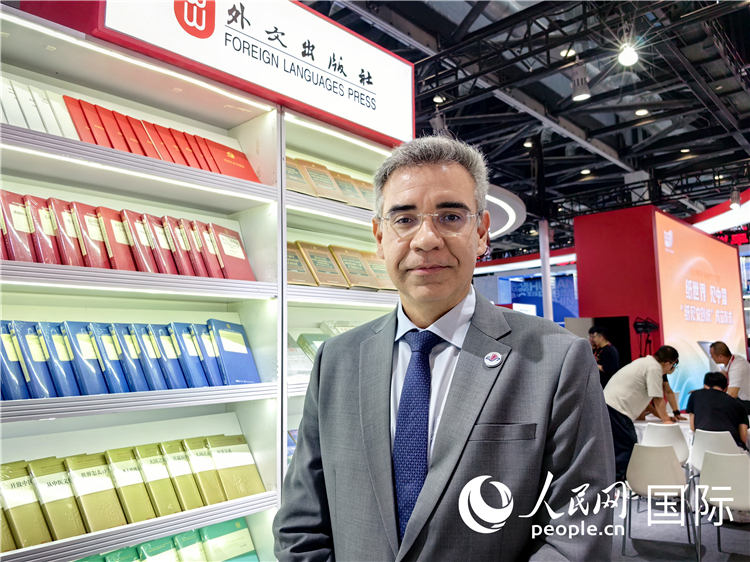 巴西東進(jìn)出版社社長高文勇接受人民網(wǎng)專訪。人民網(wǎng)記者 符園園攝