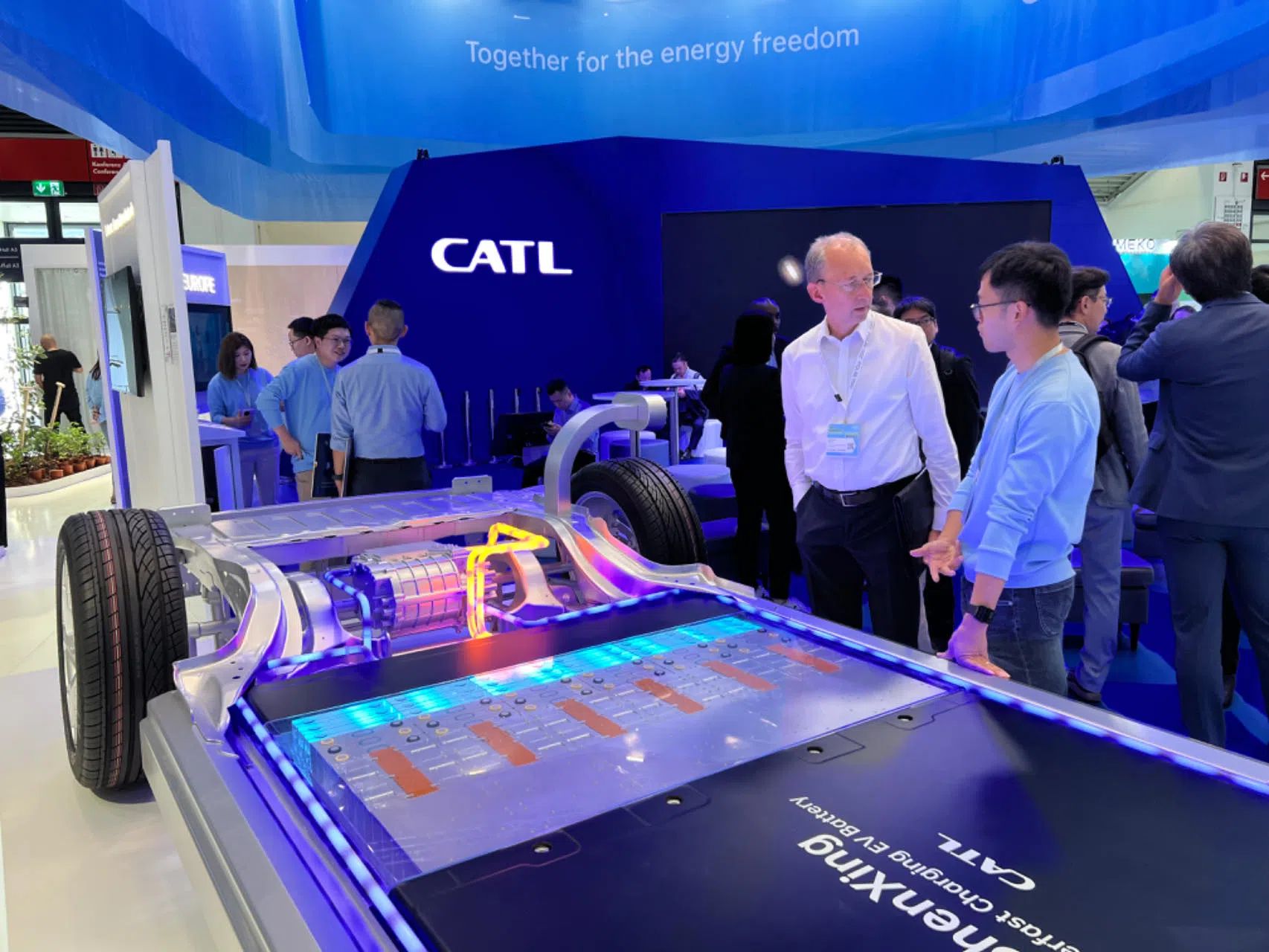 寧德時代在德國國際汽車及智慧出行博覽會的展臺。人民網(wǎng)記者 李強(qiáng)攝