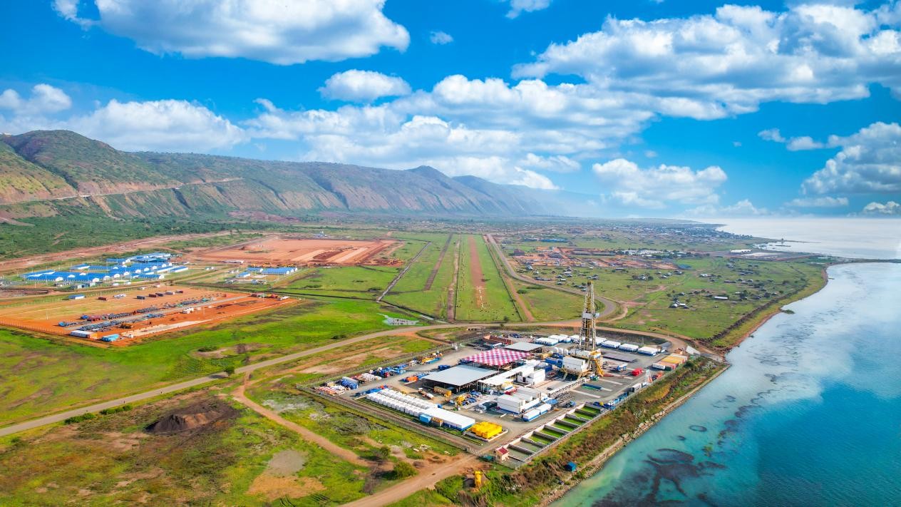 翠鳥油田開發(fā)項(xiàng)目現(xiàn)場(chǎng)航拍圖。田雨攝