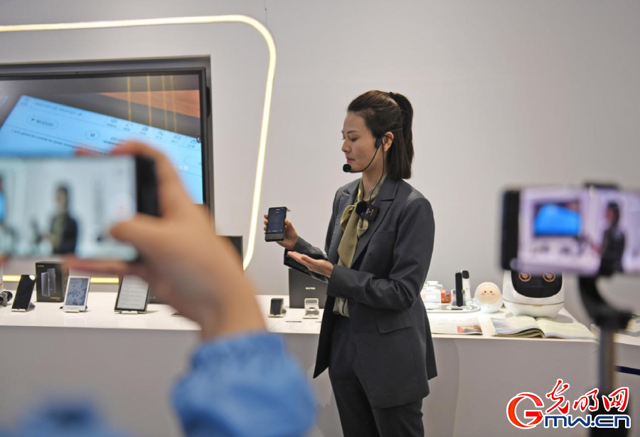 組圖丨AI、網(wǎng)絡(luò)安全、跨境電商……數(shù)字經(jīng)濟如此 “陜”耀