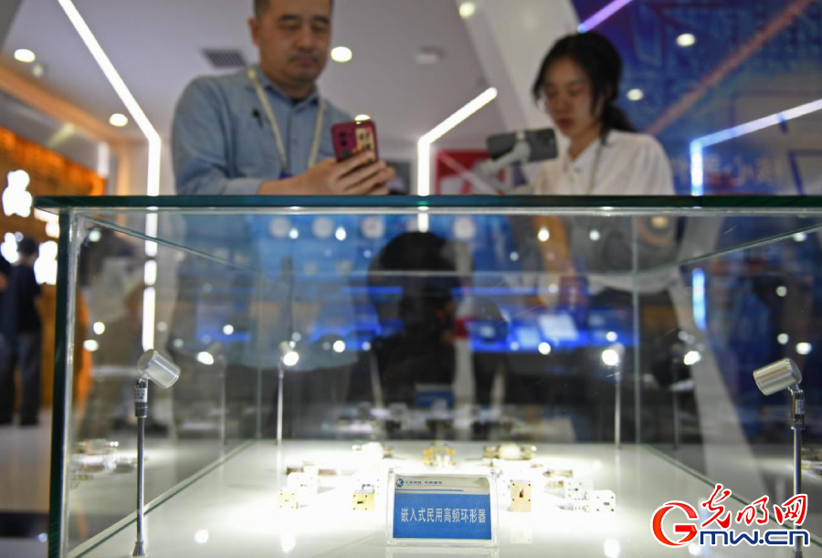 組圖丨AI、網(wǎng)絡(luò)安全、跨境電商……數(shù)字經(jīng)濟如此 “陜”耀