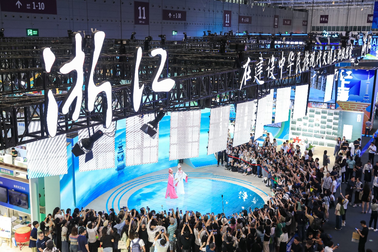 越劇《梁祝》備受參展觀眾喜愛。主辦方供圖