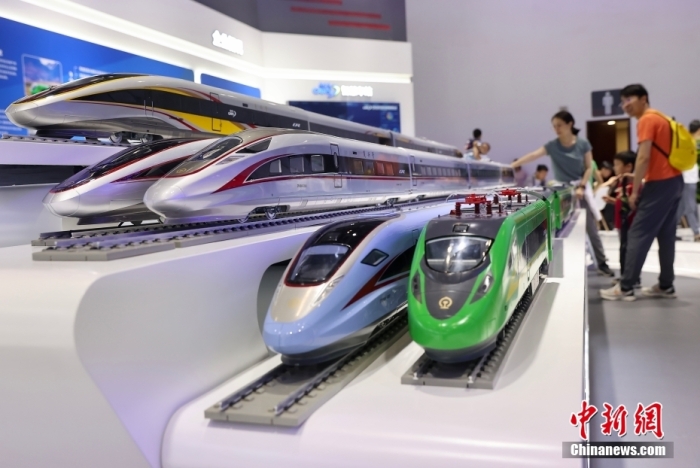 7月13日，第二十六屆北京科博會(huì)在北京國(guó)家會(huì)議中心開幕。圖為復(fù)興號(hào)系列動(dòng)車組模型。<a target='_blank' href='/'><p  align=
