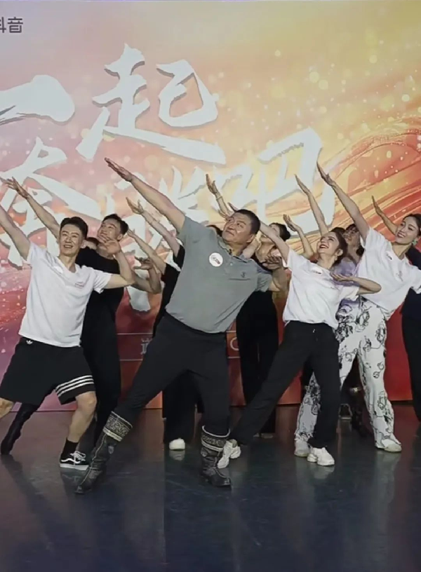 講好中華民族共同體故事，讓網(wǎng)絡(luò)“連心”更“聚心”