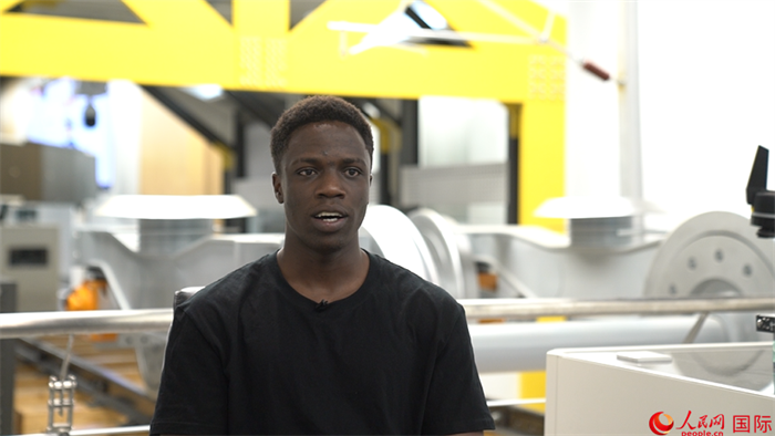 北京交通大學(xué)肯尼亞籍留學(xué)生阿布接受人民網(wǎng)采訪。人民網(wǎng) 周琳佳 攝