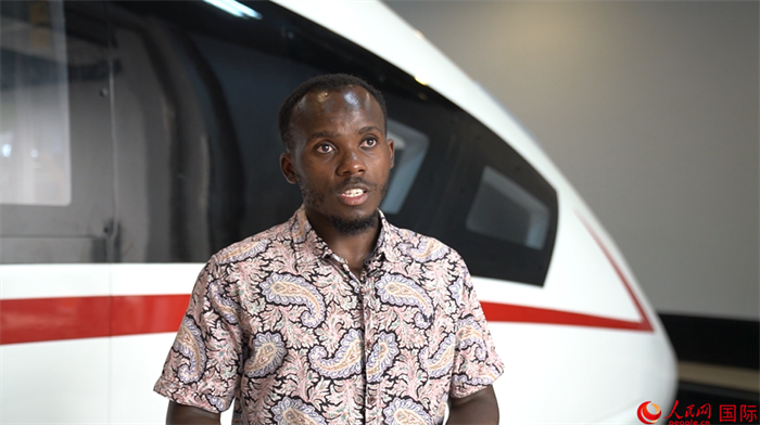 北京交通大學(xué)肯尼亞籍留學(xué)生卡里烏接受人民網(wǎng)采訪。人民網(wǎng) 周琳佳攝