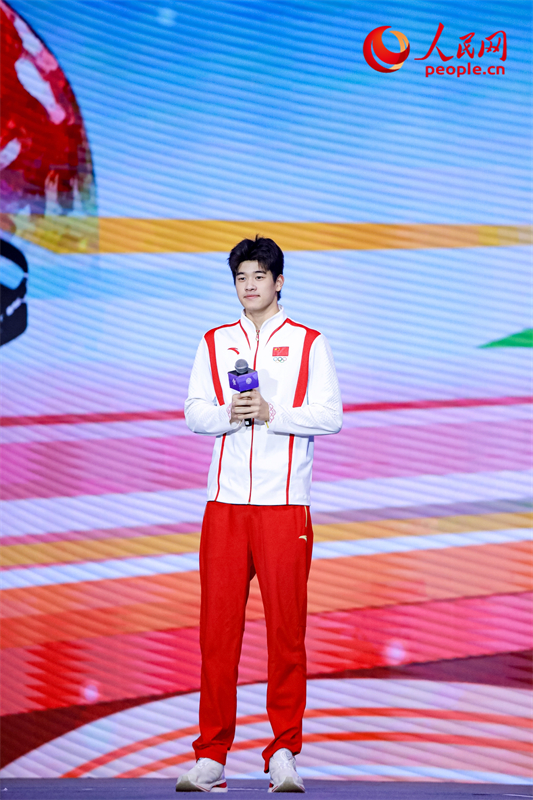 潘展樂分享自己的成長經(jīng)歷。人民網(wǎng)記者 于凱攝