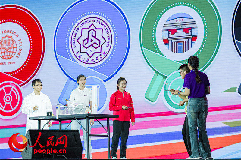 陳夢與南開學子互動。人民網(wǎng)記者 于凱攝