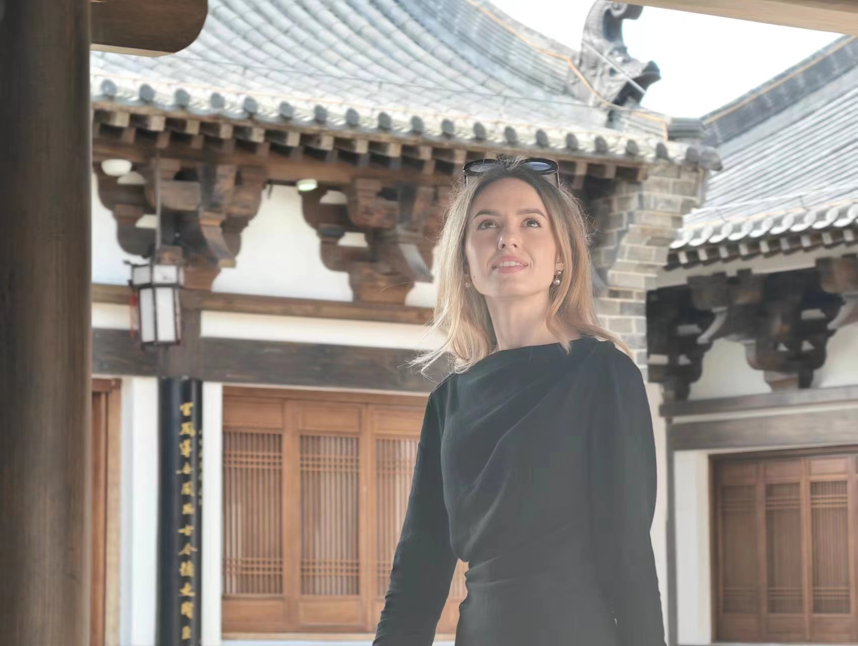 【2024打卡中國】穿越時空的對話:外國網(wǎng)紅探索包公故里文化園(組圖)_fororder_微信圖片_20240923155400