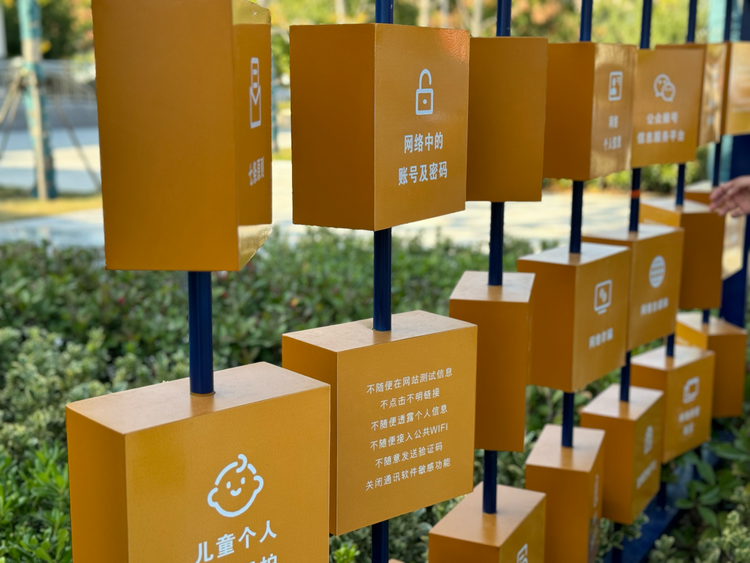 改革沃土綻放法治之花——“全國網(wǎng)絡(luò)普法行安徽站”活動采訪團(tuán)走進(jìn)小崗村