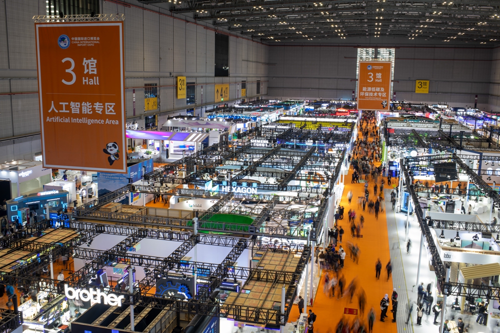 進(jìn)博會(huì)聚焦新質(zhì)生產(chǎn)力的特點(diǎn)更突出。人民網(wǎng)記者 翁奇羽攝