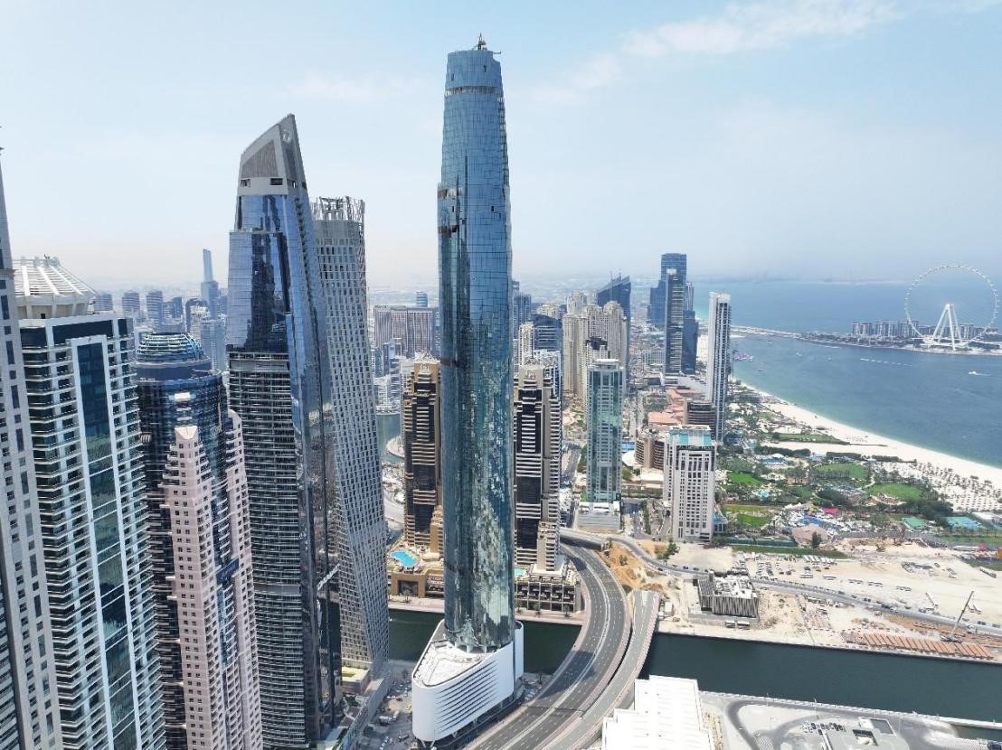 圖中最高建筑即為迪拜藍(lán)天酒店。中鐵十八局供圖