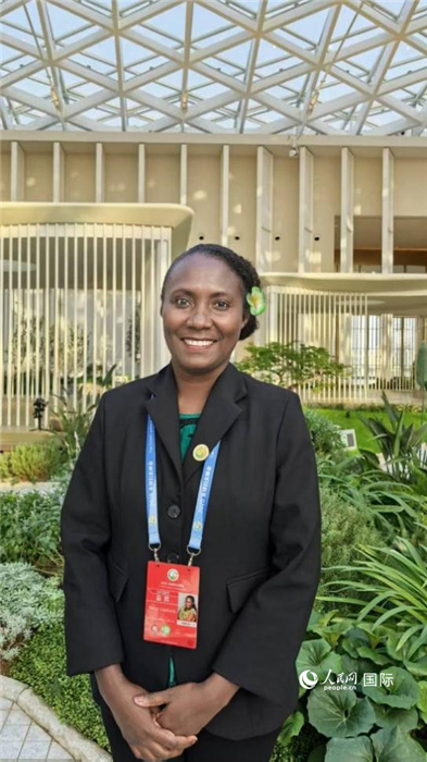 所羅門群島婦女、青年、兒童與家庭事務(wù)部新聞發(fā)言人尼祿·凡科莎接受人民網(wǎng)采訪。 人民網(wǎng) 吳詩敏攝