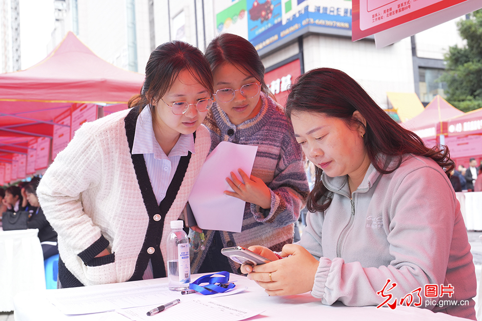 【職引未來(lái)】求職招聘“雙向奔赴”，穩(wěn)崗就業(yè)精準(zhǔn)發(fā)力