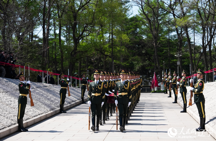 第十三批在韓中國人民志愿軍烈士安葬儀式現(xiàn)場。人民網(wǎng)記者 邱宇哲攝