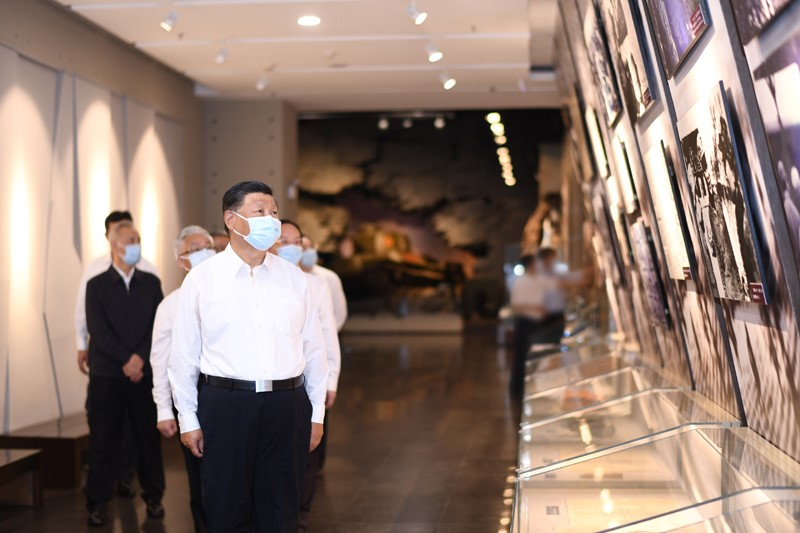 2022年8月16日至17日，中共中央總書記、國家主席、中央軍委主席習(xí)近平在遼寧考察。這是16日下午，習(xí)近平在錦州市考察遼沈戰(zhàn)役紀(jì)念館。 新華社記者 燕雁 攝
