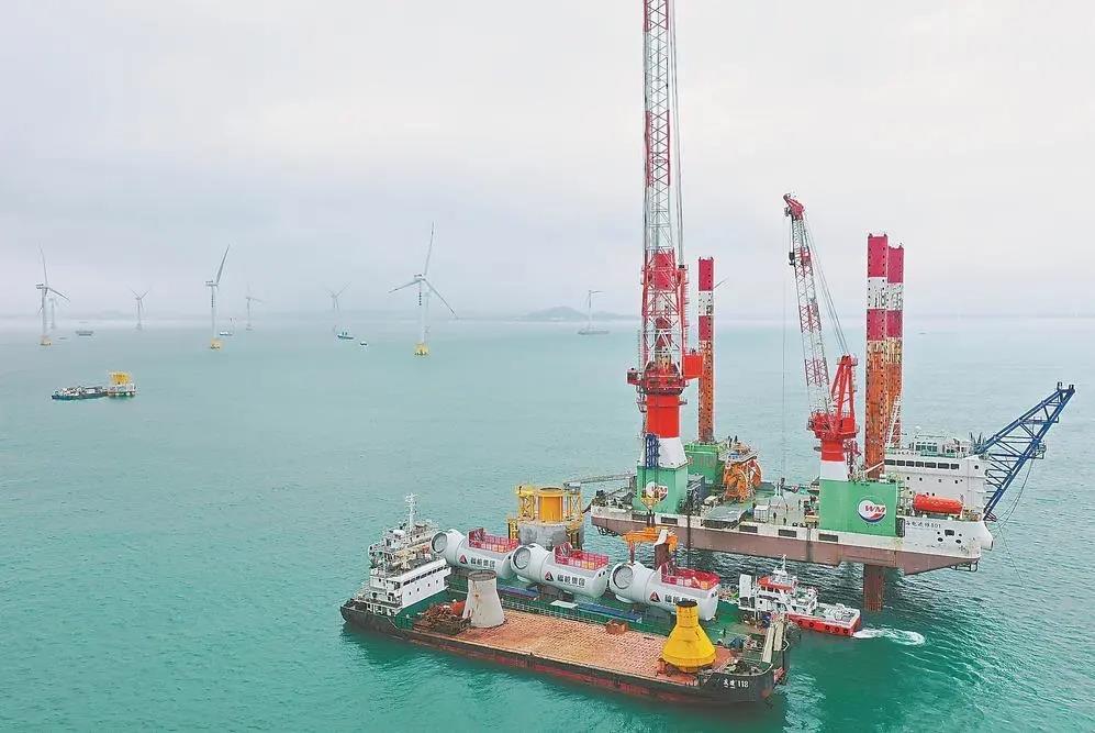 福能集團(tuán)曾是“一煤獨大”的老國企，近年來積極轉(zhuǎn)型，布局新能源、新材料、醫(yī)療健康等領(lǐng)域。圖為福能集團(tuán)三川海上風(fēng)電項目。（資料圖片）