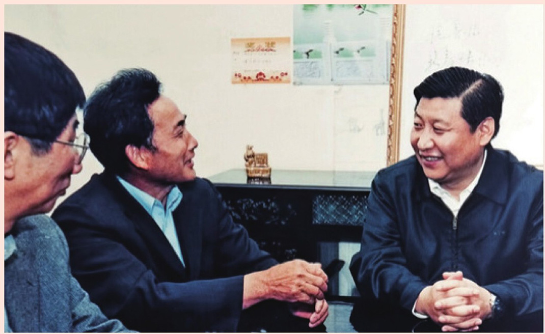 2003年4月24日，時(shí)任浙江省委書記習(xí)近平在浙江下姜村調(diào)研。