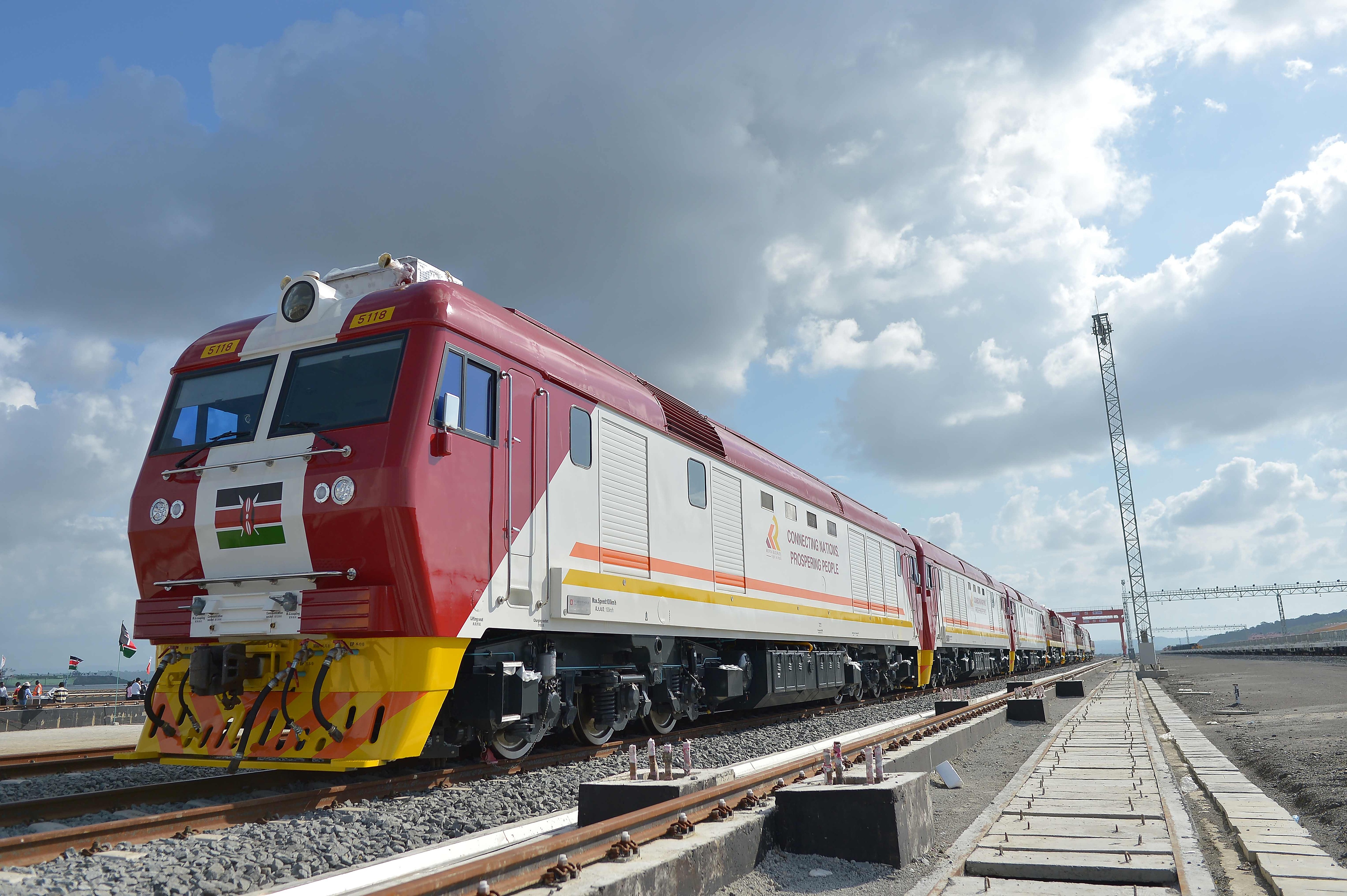 當(dāng)?shù)貢r(shí)間2017年5月30日，肯尼亞蒙巴薩，連接肯尼亞港口城市蒙巴薩和首都內(nèi)羅畢的蒙內(nèi)鐵路正式竣工通車。