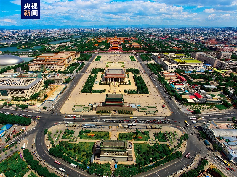 △全長7.8公里的北京中軸線上，分布有鐘鼓樓、景山、故宮等15處遺產(chǎn)構(gòu)成要素。