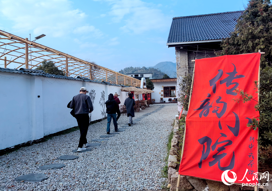 舊茶廠改造后的“傳韻小院”新中式茶館。人民網(wǎng)記者 林曉麗攝