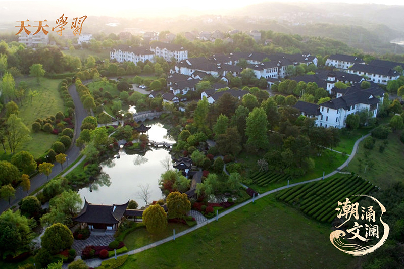 如今，越劇不僅活躍在嵊州人日常生活的一個個角落，也深深烙印在嵊州人的精神血脈之中。圖為古色古香的嵊州越劇藝術(shù)學(xué)校。