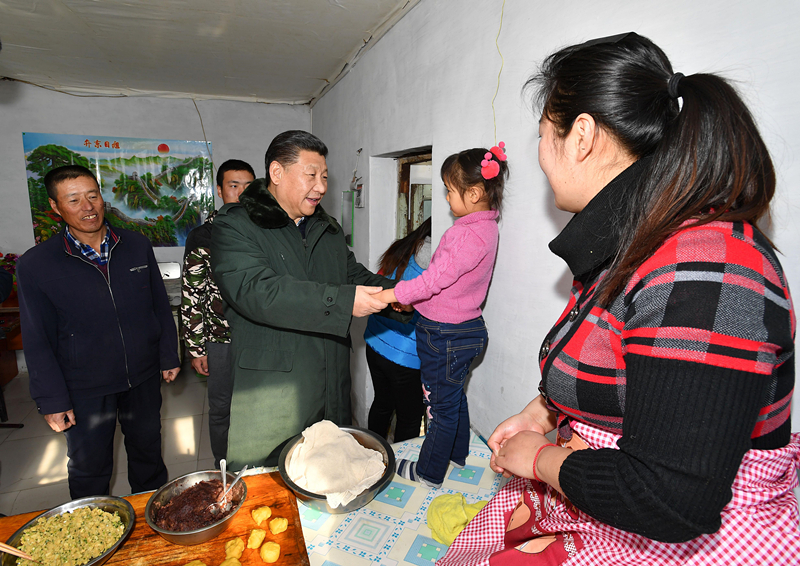 2017年1月24日，習(xí)近平總書記在河北張家口市張北縣小二臺鎮(zhèn)德勝村村民徐學(xué)海家中看望。