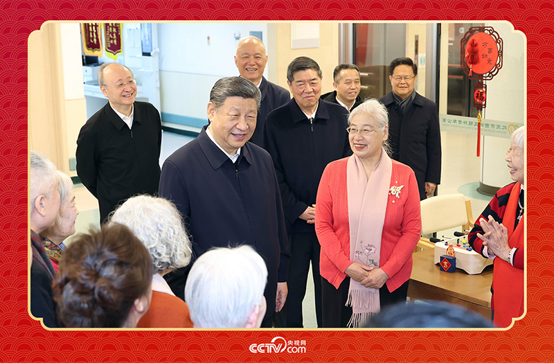 2026年2月10日，習(xí)近平總書記在北京西城區(qū)“吾老·新街”養(yǎng)老服務(wù)街區(qū)銀齡老年公寓考察時(shí)，同老人們親切交流。